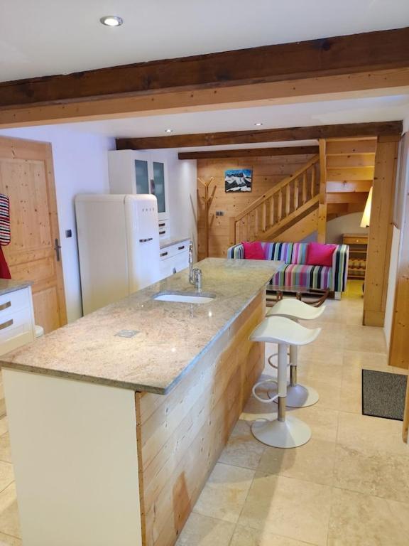 Spacious Ski Chalet In Traditional French Village, Sleeps 8, Four Star With Fibre Broadband Абонданс Экстерьер фото